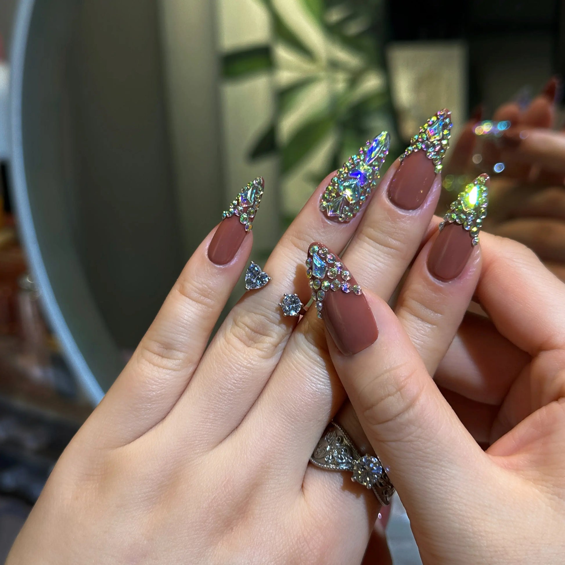 Bold and dazzling manicure with Mocha Mirage crystal press on nails.

