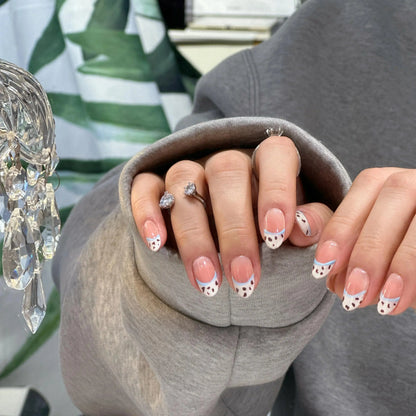 Playful and sweet everyday manicure with Cookie Crumb press on nails.

