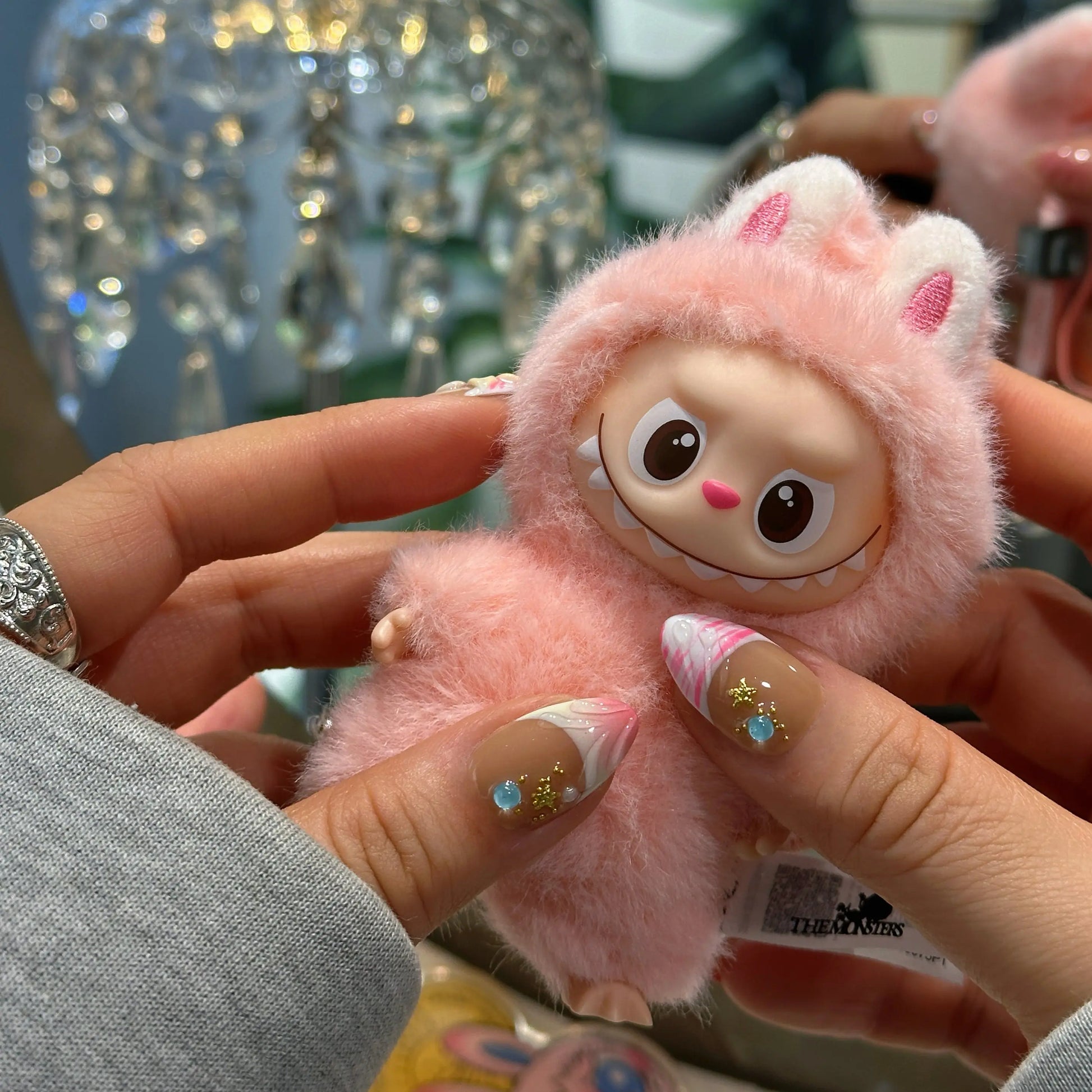 Dreamy coastal manicure with Shell Bloom ombre and shell texture nails.

