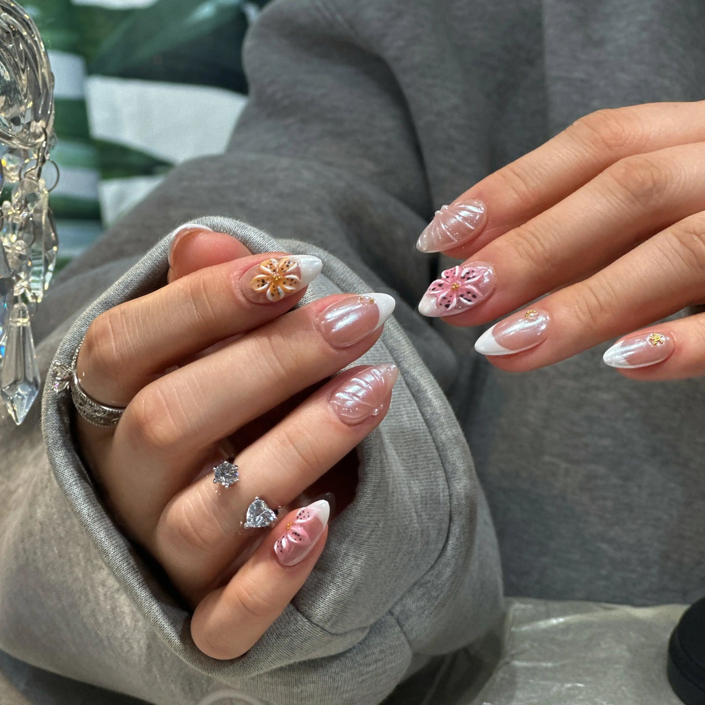 Soft spring manicure with Petal Whisper ombre press on nails.

