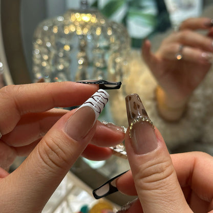 Understated yet alluring manicure with Gold Chain Spots leopard press on nails.

